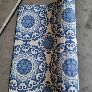 Blue and White Patterned Yoga Mat